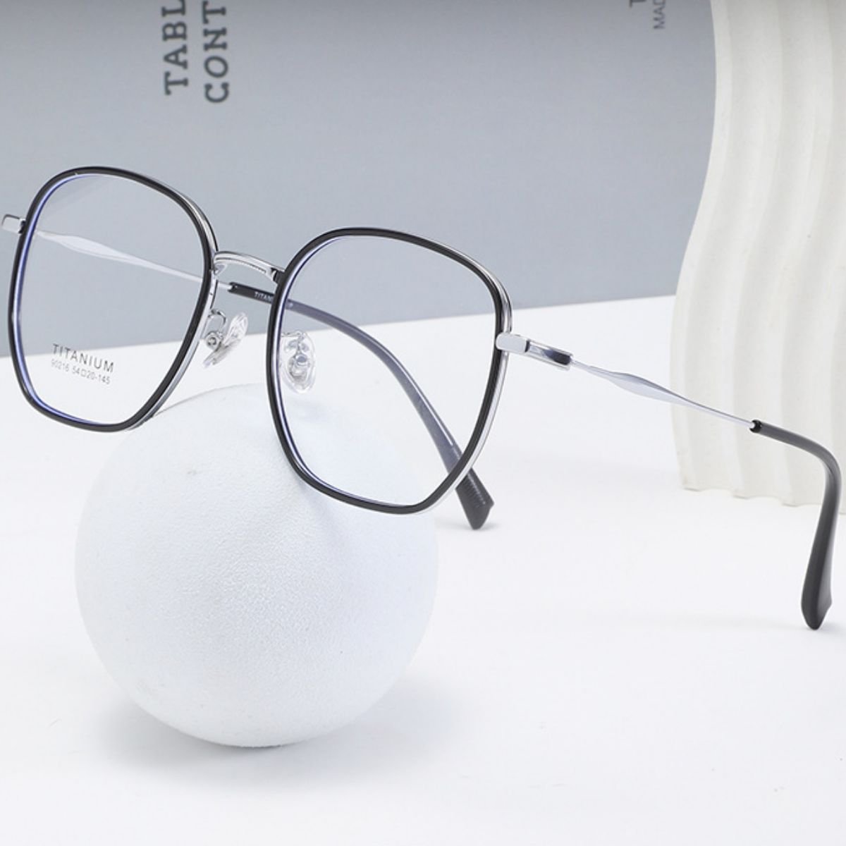 Ilussa Oversized Polygon Frames in black