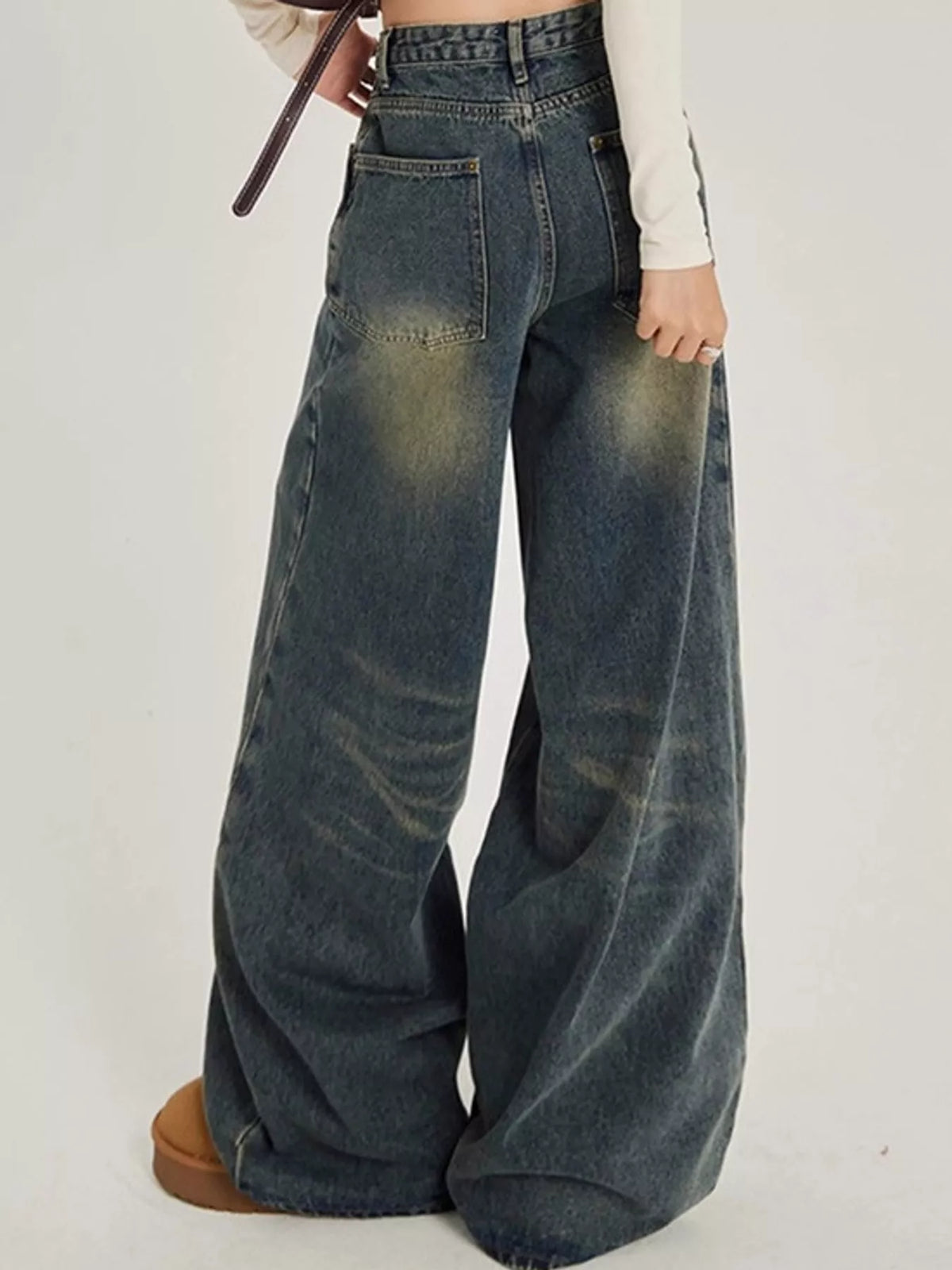 High-Waisted Wide Leg Jeans in Vintage Blue