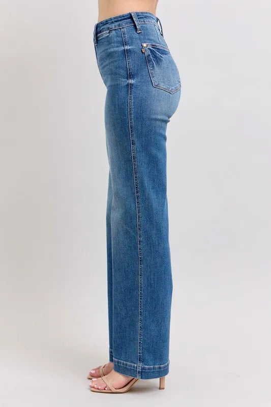 Judy Blue Contrast Thread Straight Jeans in Medium Wash in Md
