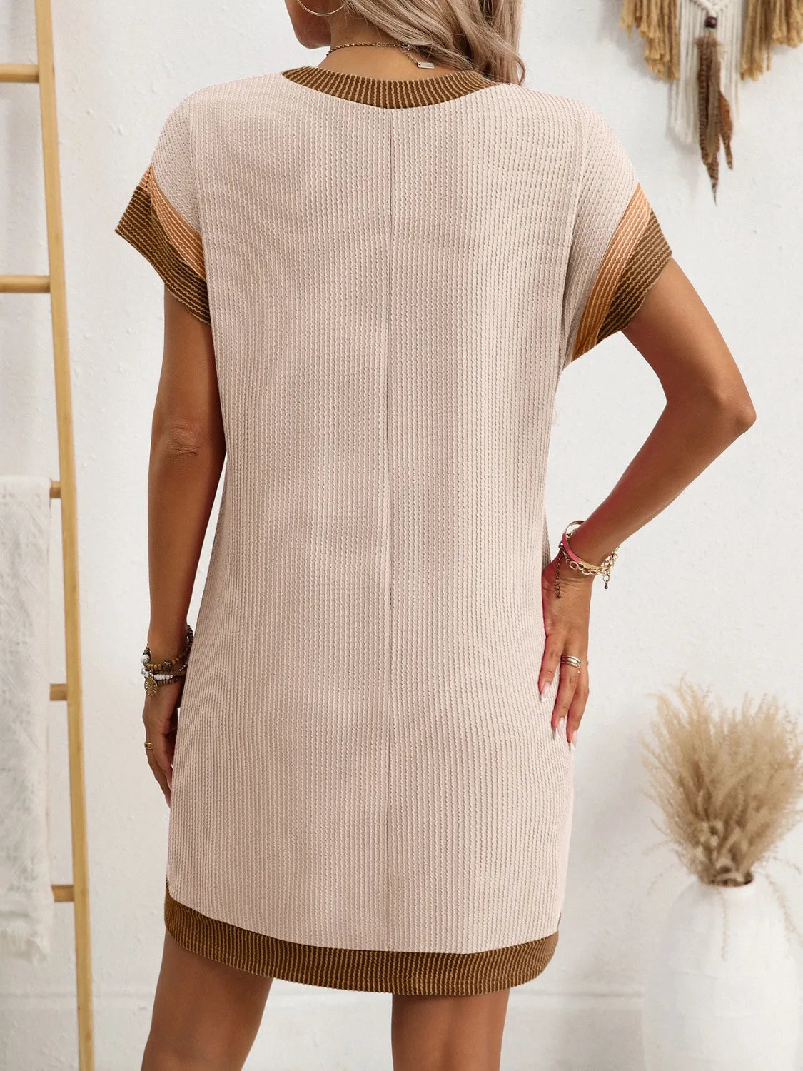 Round Neck Short Sleeve Mini Dress