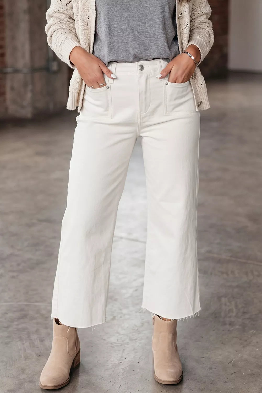 Raw Hem Ankle-Length Loose Jeans in White