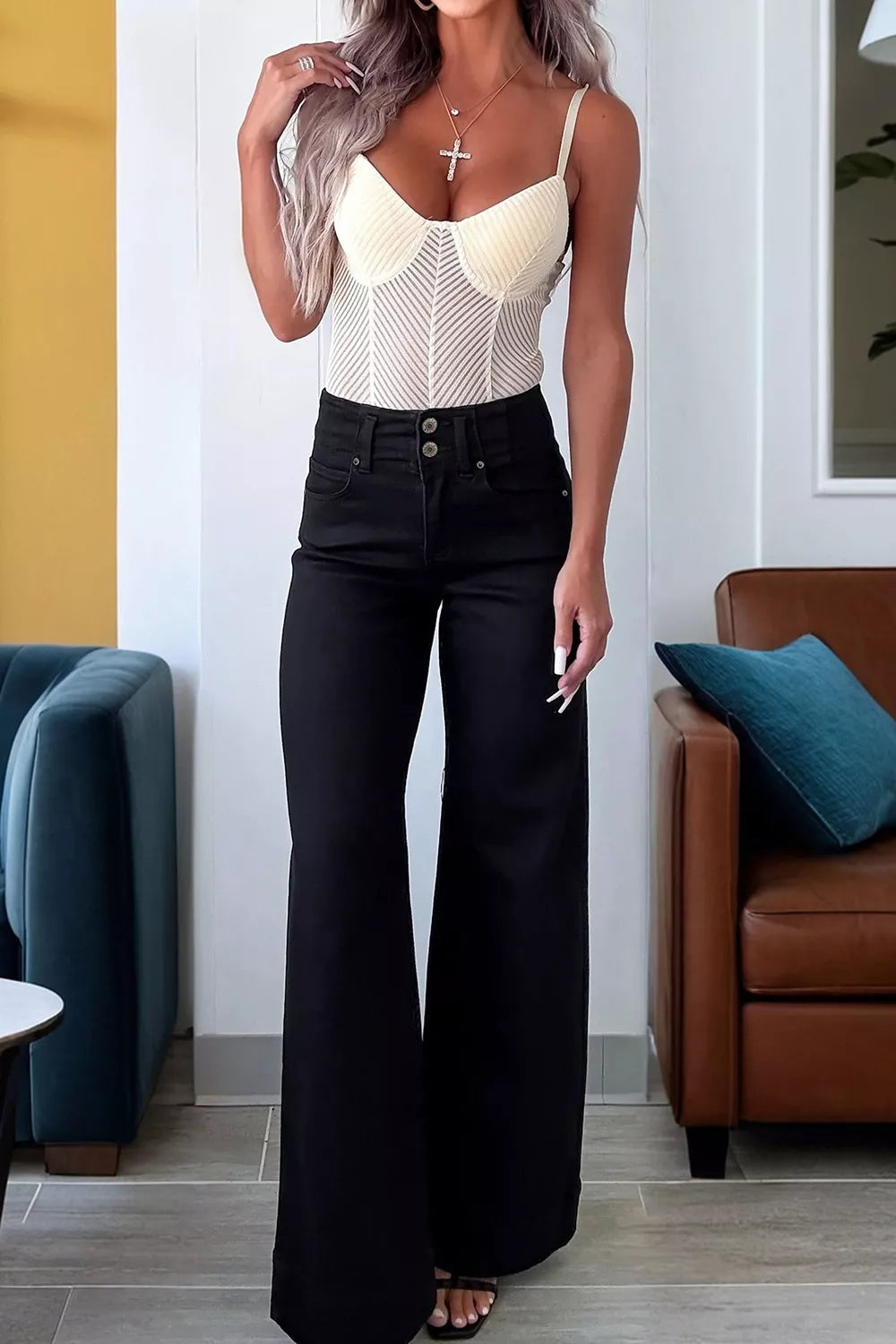High-Waist Flared Jeans in Black