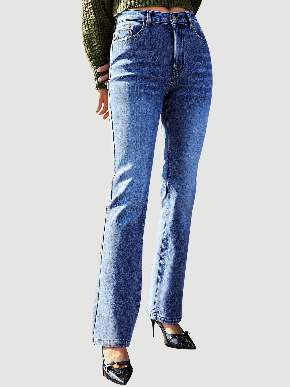 Straight Leg Jeans with Pockets in Medium Wash