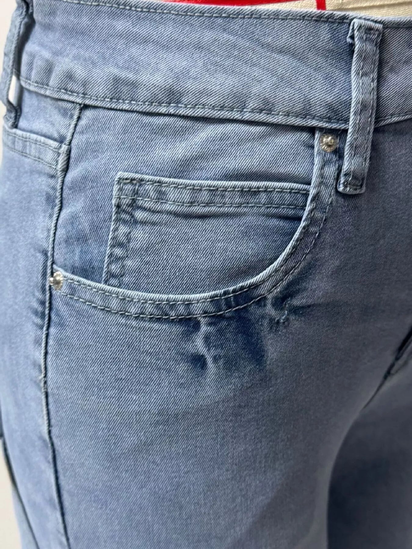 Button-Front Wide Leg Jeans in Blue