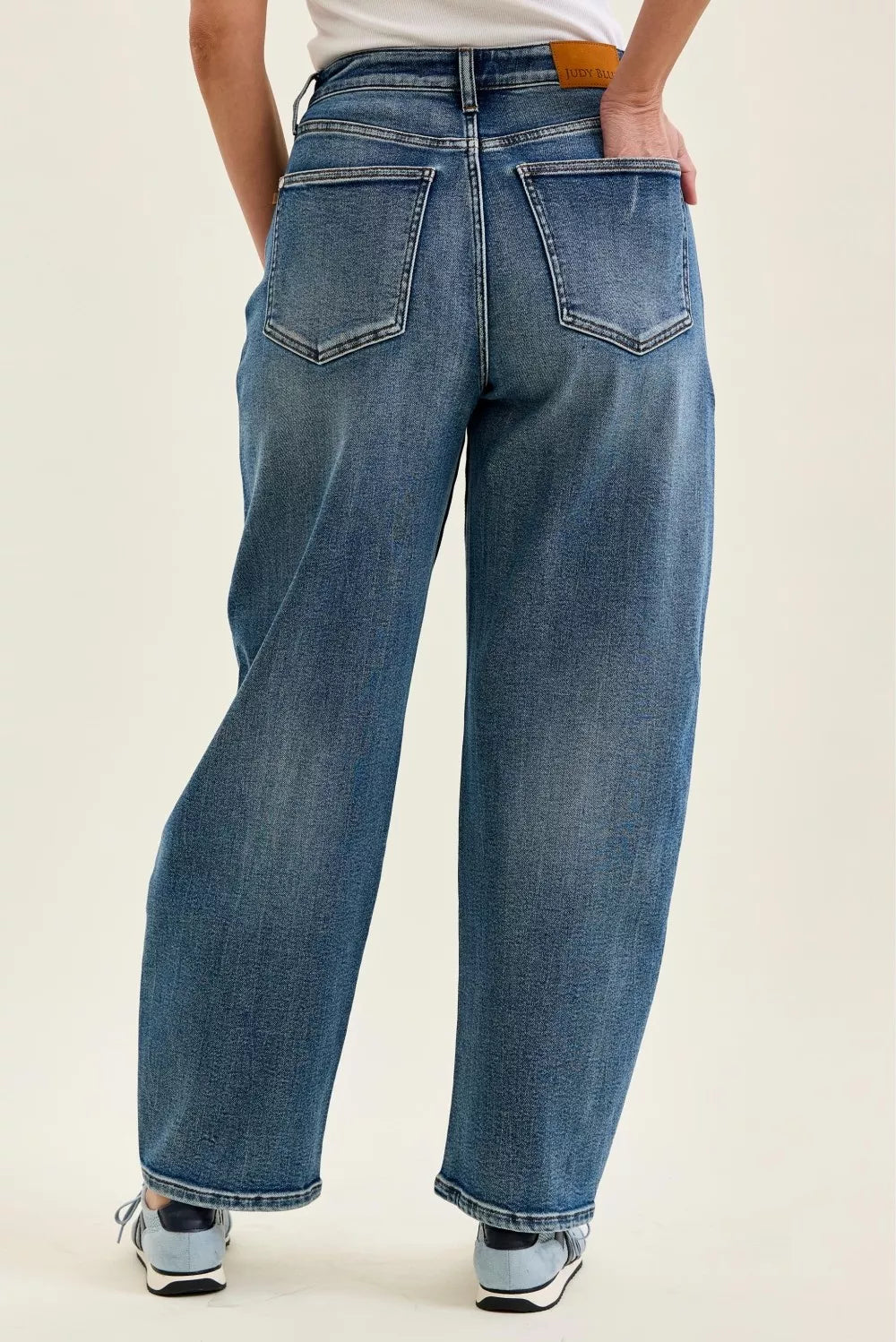Judy Blue High-Waist Arc-Leg Jeans in Weathered Indigo in Dk