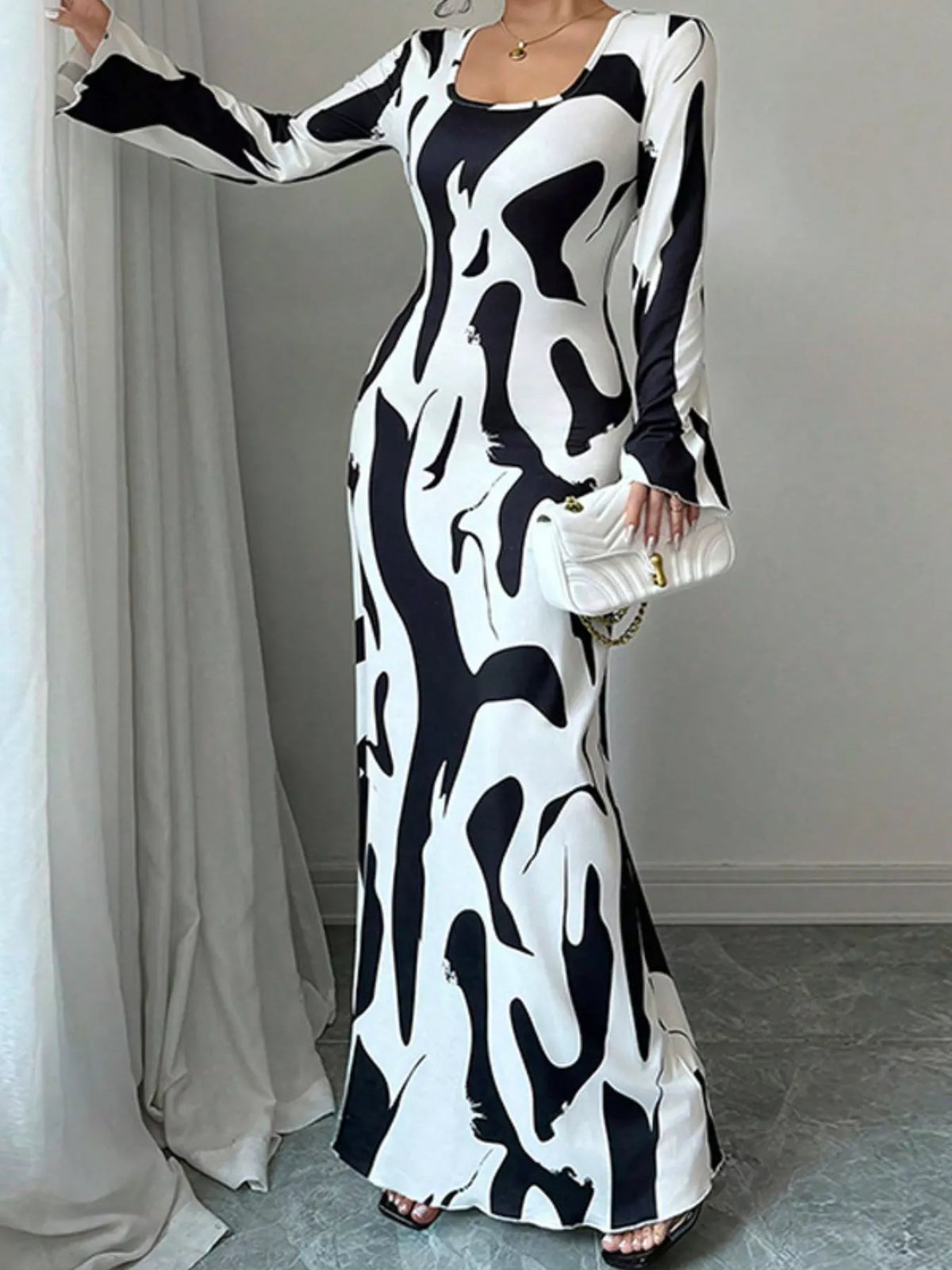 Abstract Print Long-Sleeve Maxi Dress in White Black