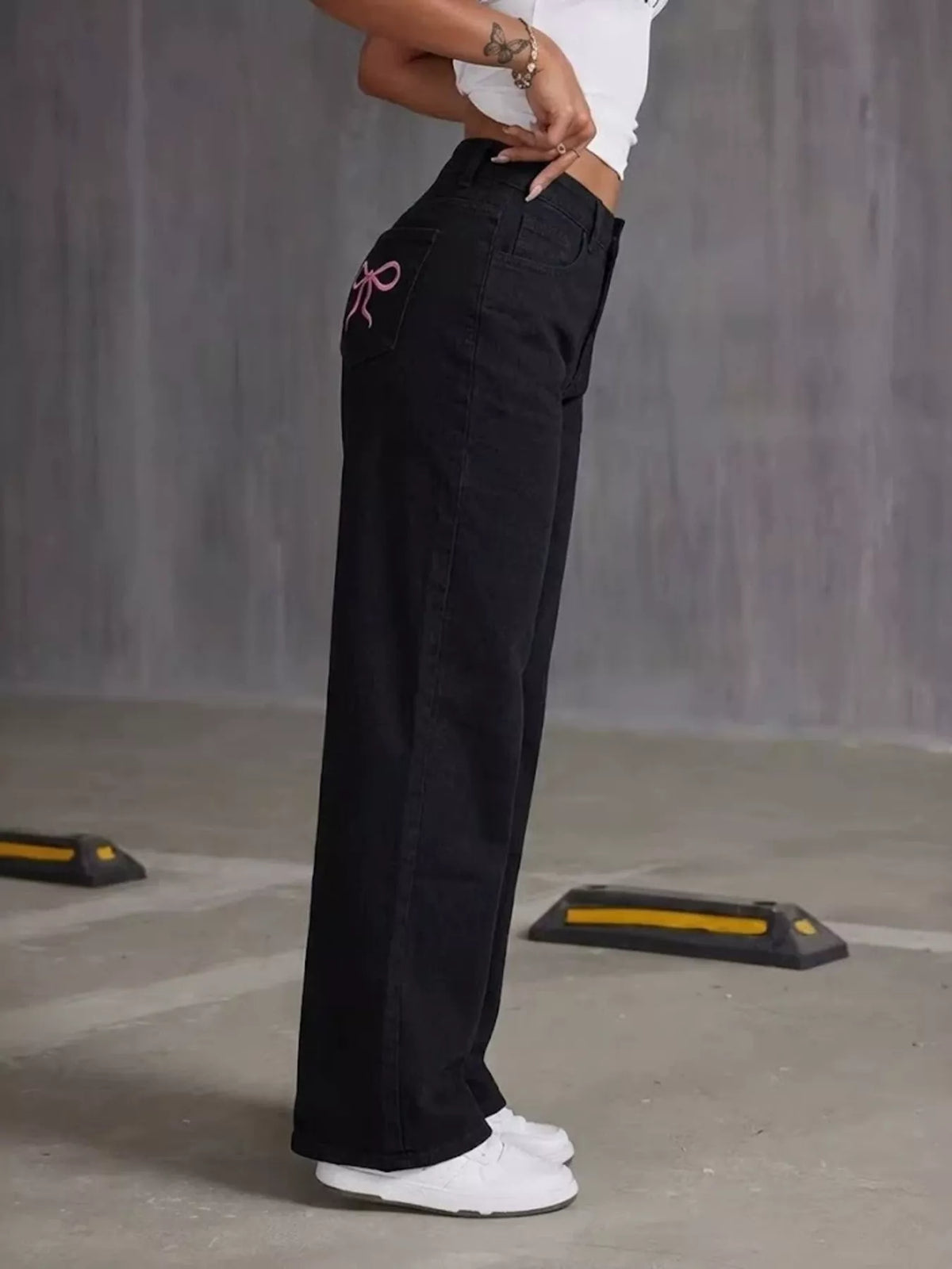 High-Waisted Wide-Leg Jeans in Black