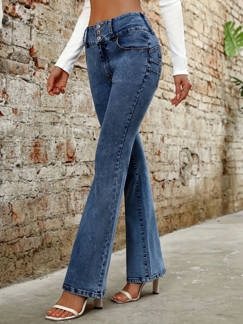 Bootcut Jeans in Medium Wash