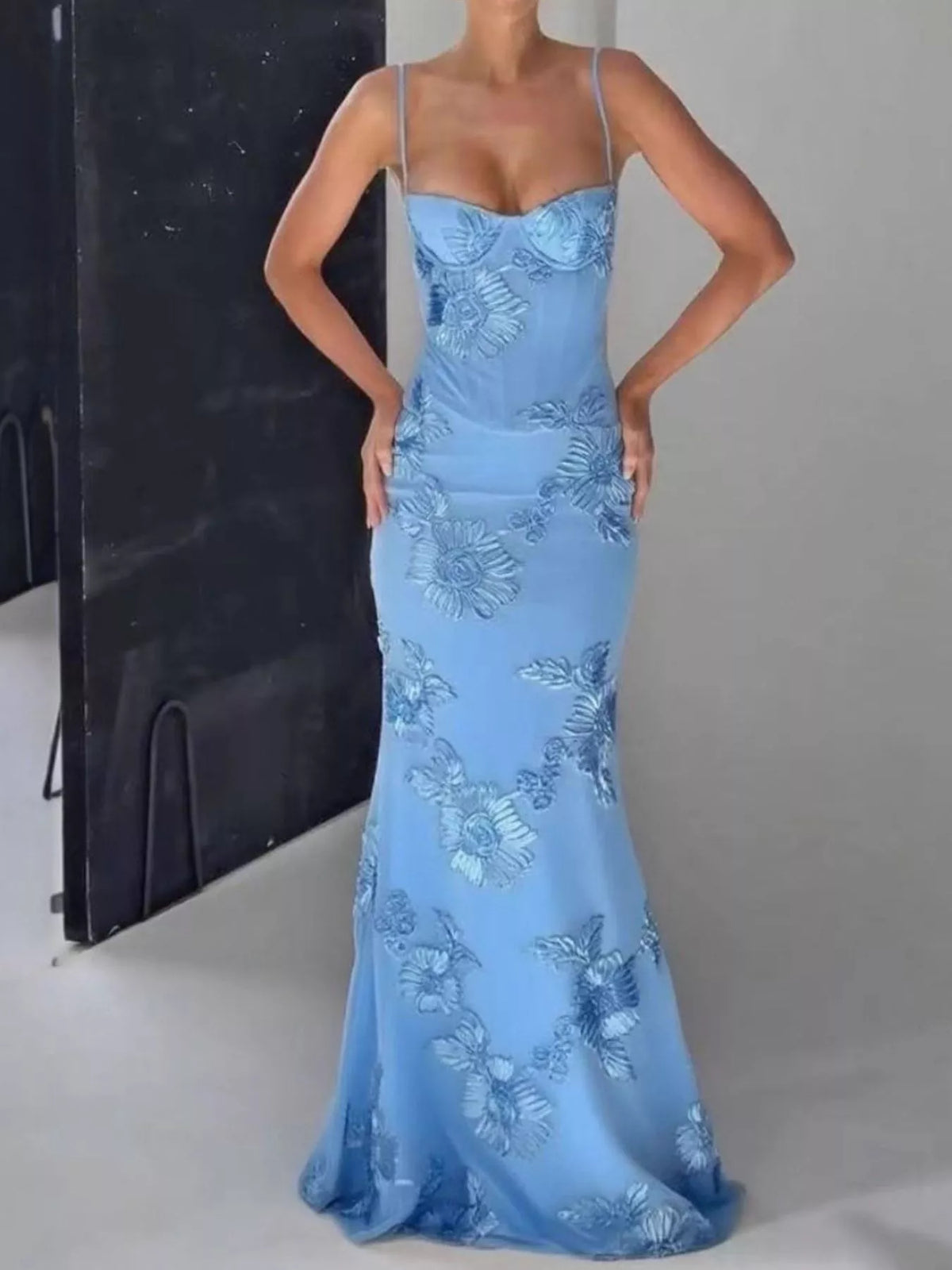 Embroidered Lace Sweetheart Maxi Dress
