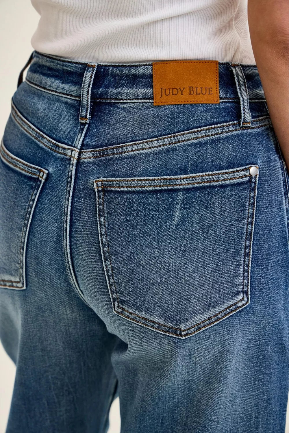 Judy Blue High-Waist Arc-Leg Jeans in Weathered Indigo in Dk