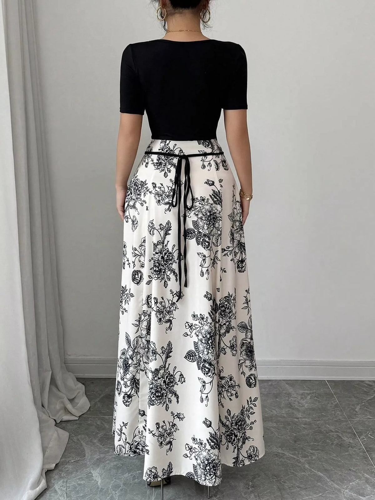 Floral Print Square Neck Maxi Dress in Black