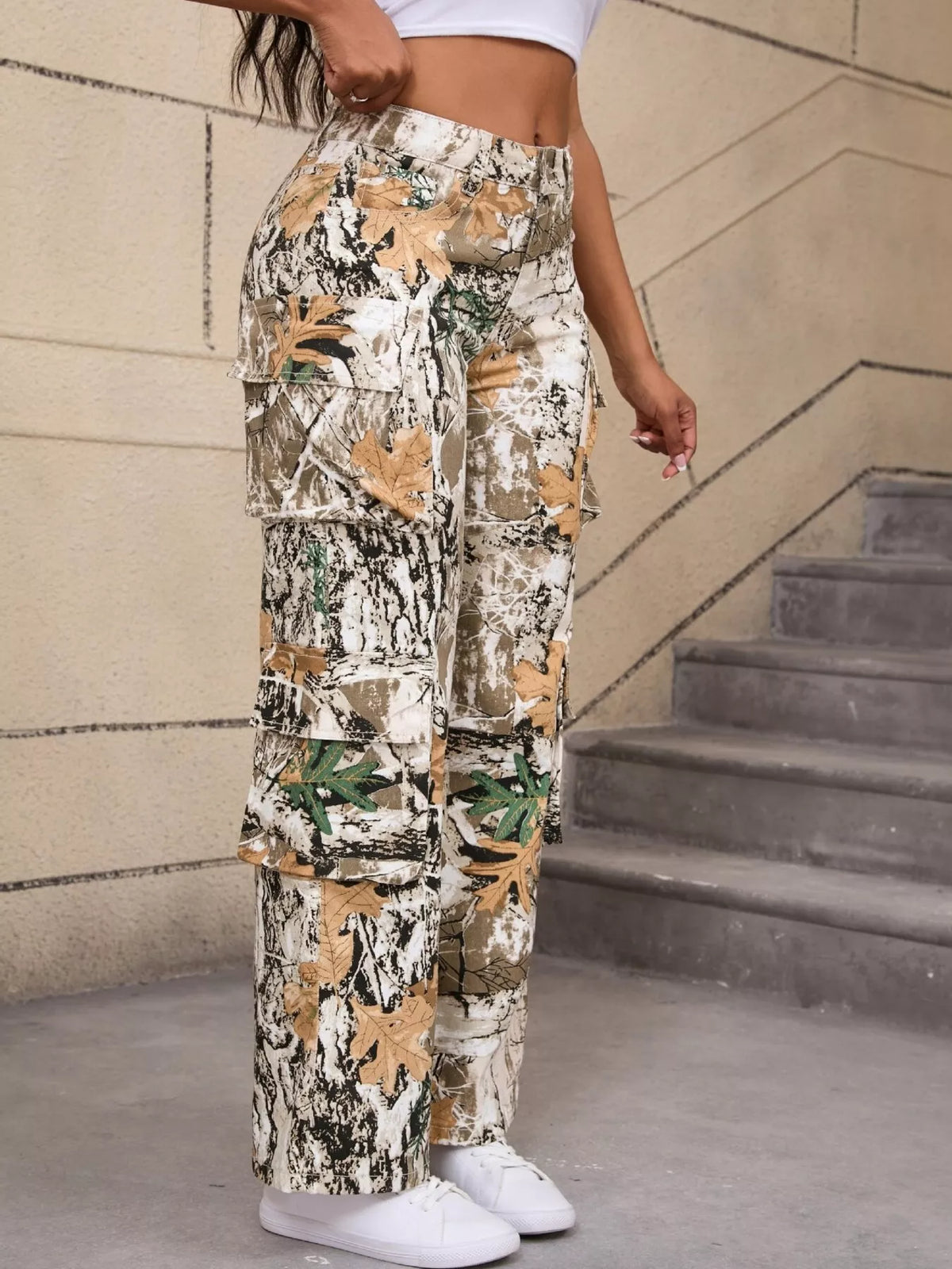 High-Waisted Camouflage Cargo Pants in Printed Color