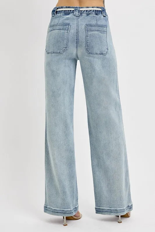 Risen Straight Leg Jeans with Pockets in Medium