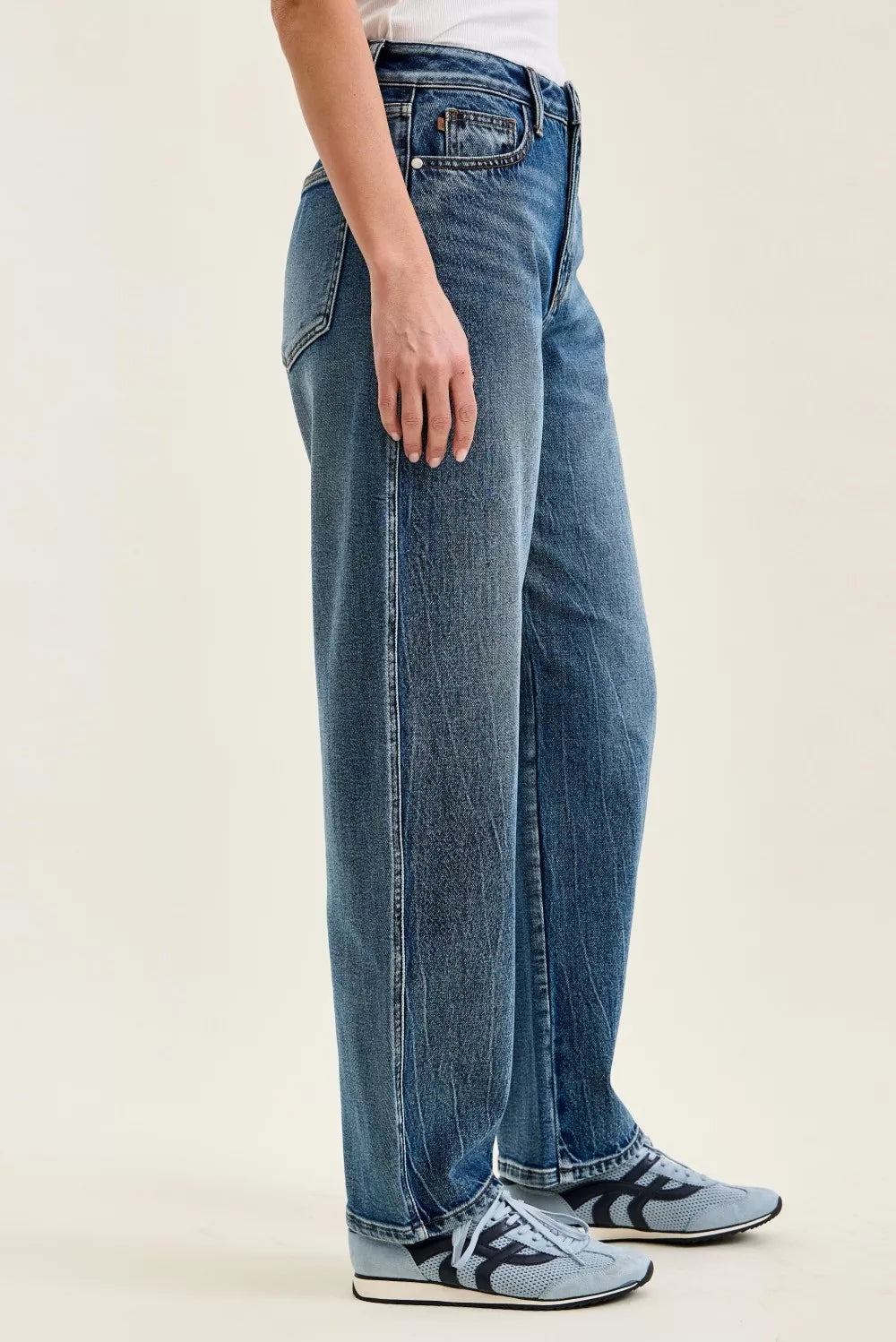 Judy Blue High-Waist Arc-Leg Jeans in Weathered Indigo in Dk