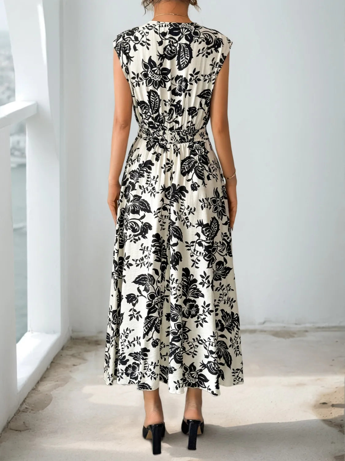 Printed V-Neck Cap Sleeve Dress in Black