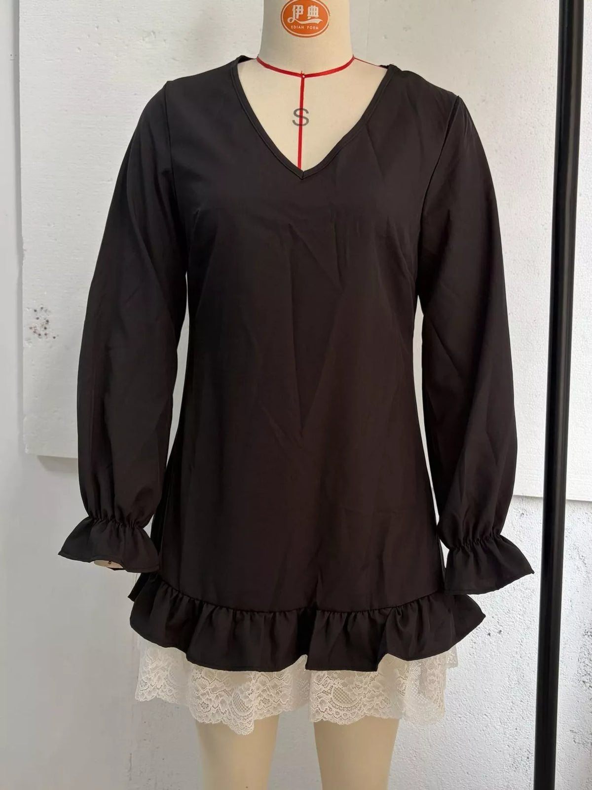 Lace Hem Flounce Sleeve Dress