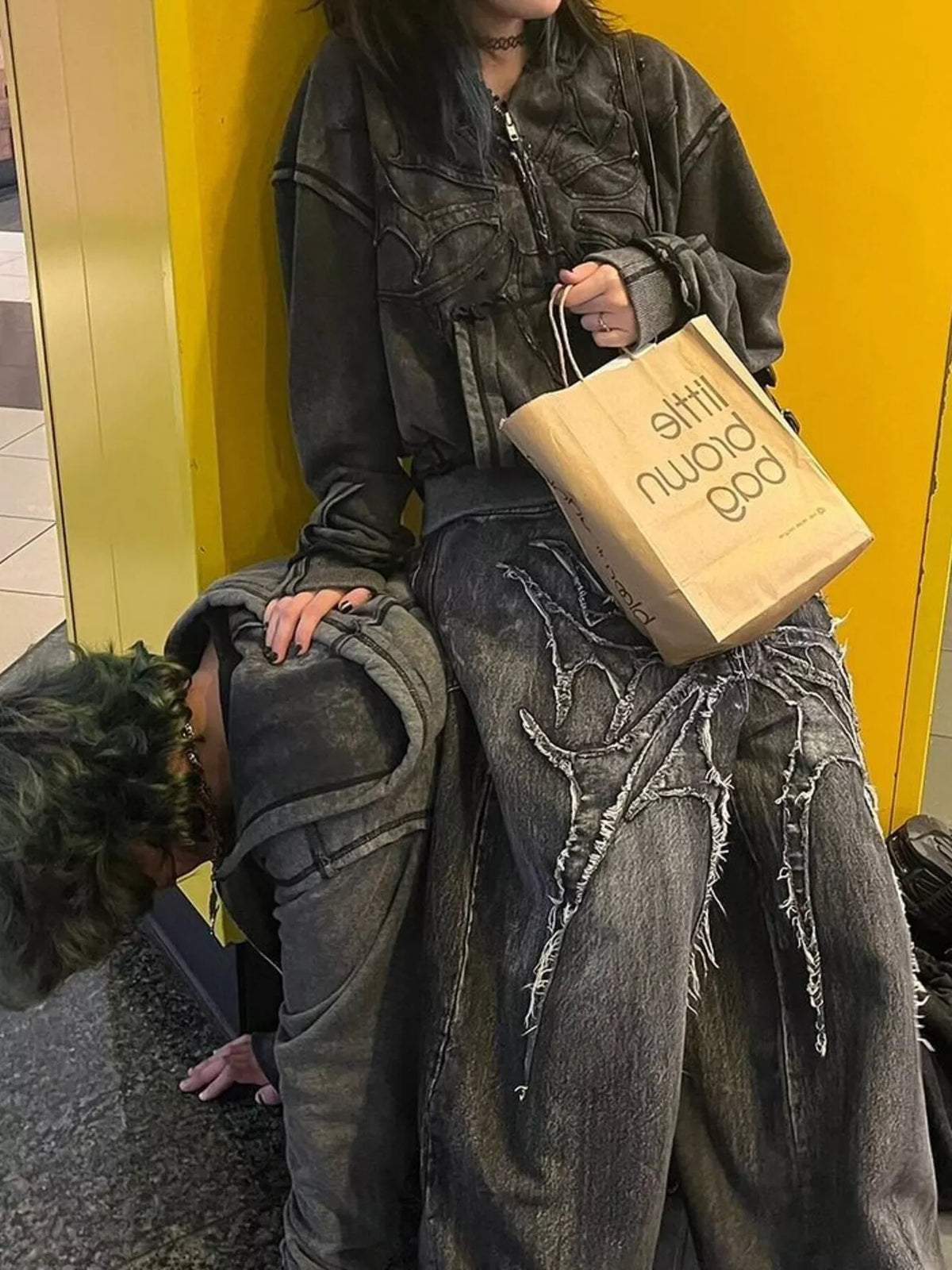 Wide-Leg Streetwear Jeans in Black and Gray