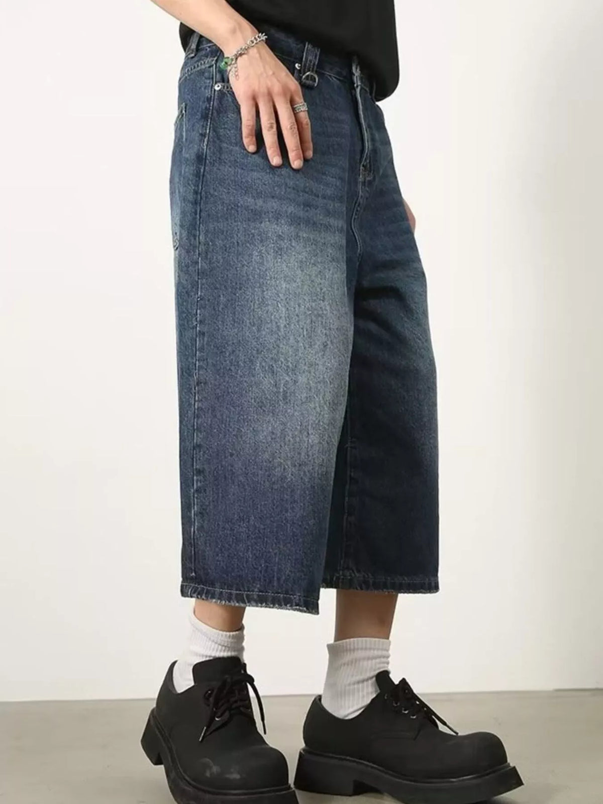 Washed Wide Leg Cropped Jeans in Dark Blue