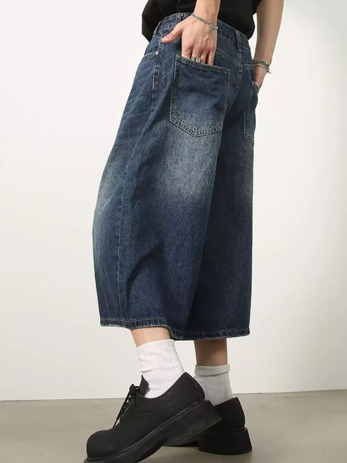 Washed Wide Leg Cropped Jeans in Dark Blue