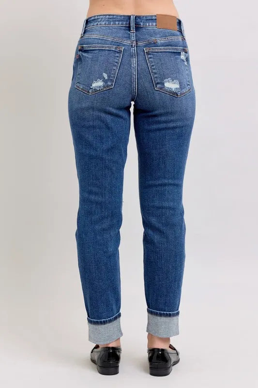 Judy Blue Distressed Boyfriend Jeans in Dark Wash in Dk