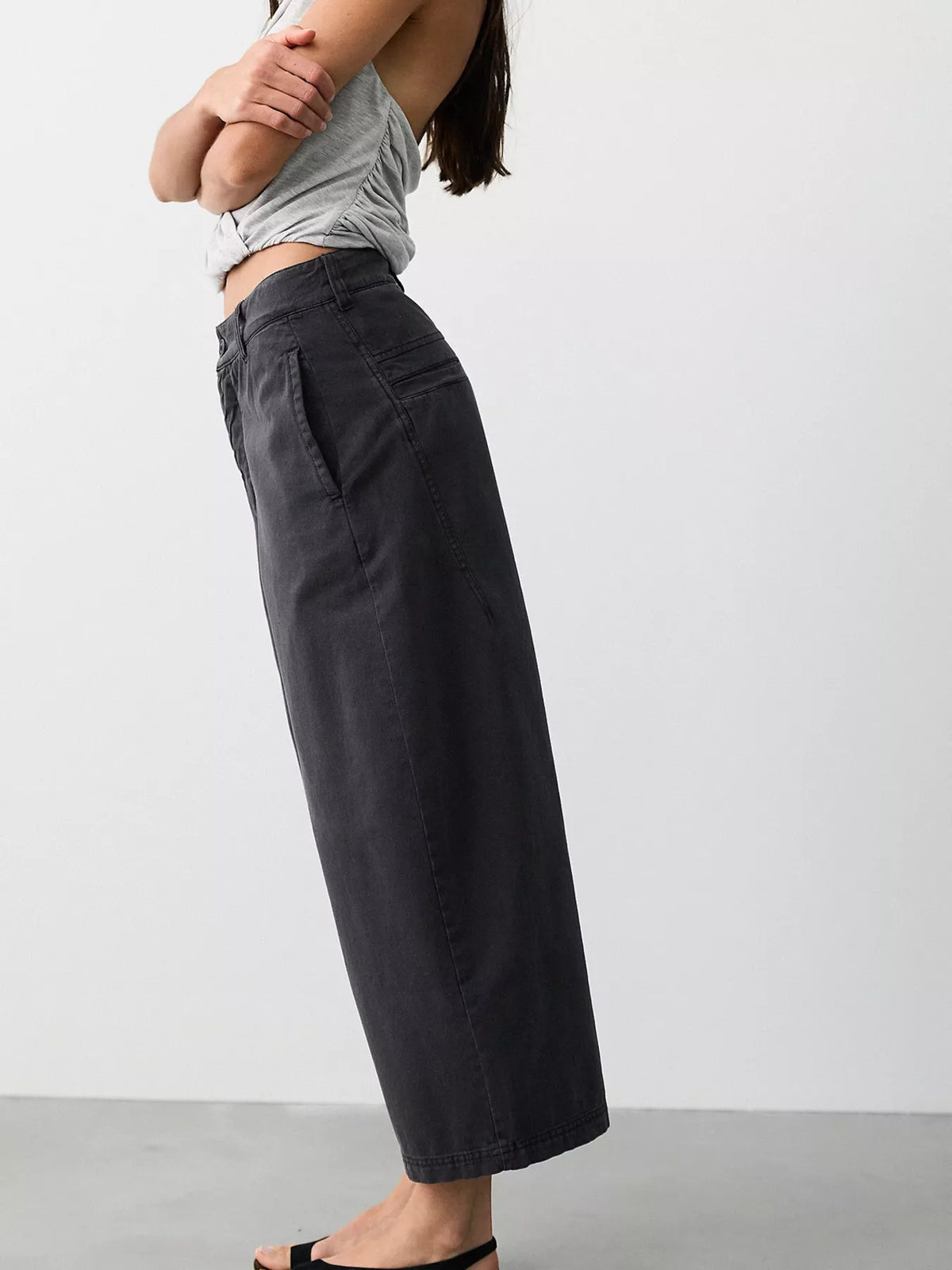 Wide-Leg Cropped Jeans with Pockets