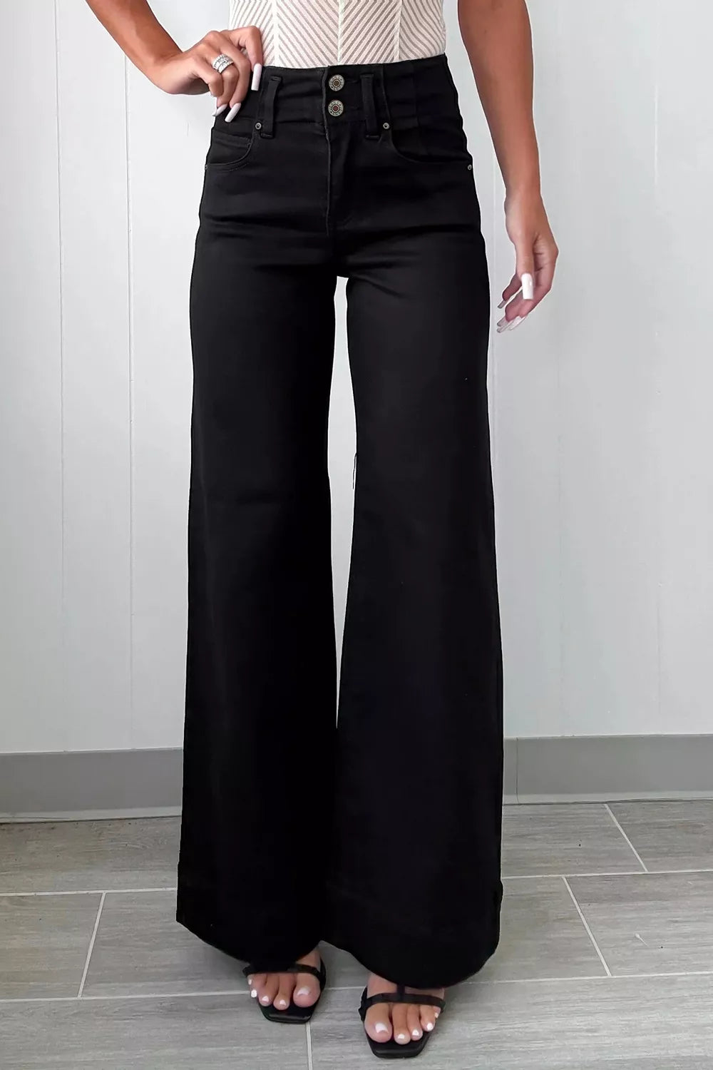 High-Waist Flared Jeans in Black