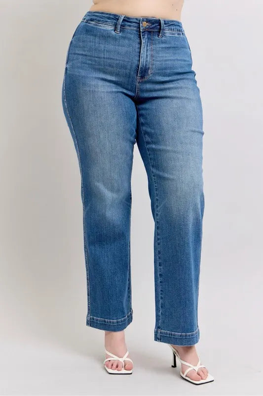 Judy Blue Contrast Thread Straight Jeans in Medium Wash in Md