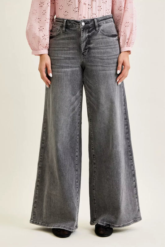 Judy Blue Palazzo Pants in Grey in Gry