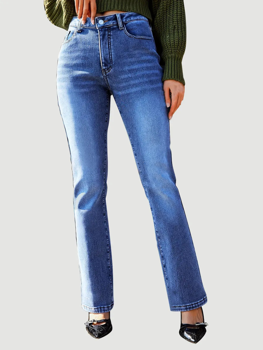 Straight Leg Jeans with Pockets in Medium Wash