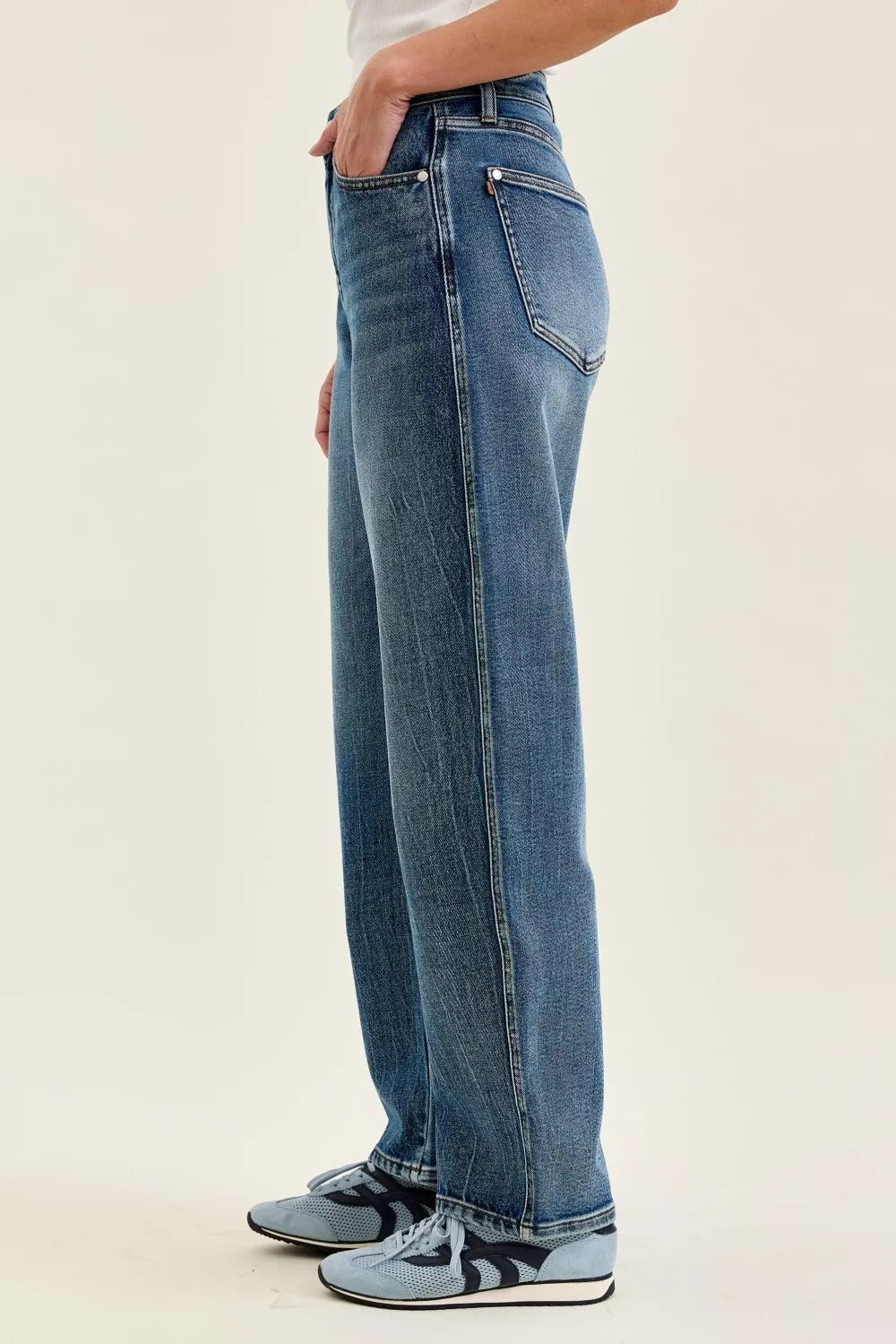 Judy Blue High-Waist Arc-Leg Jeans in Weathered Indigo in Dk