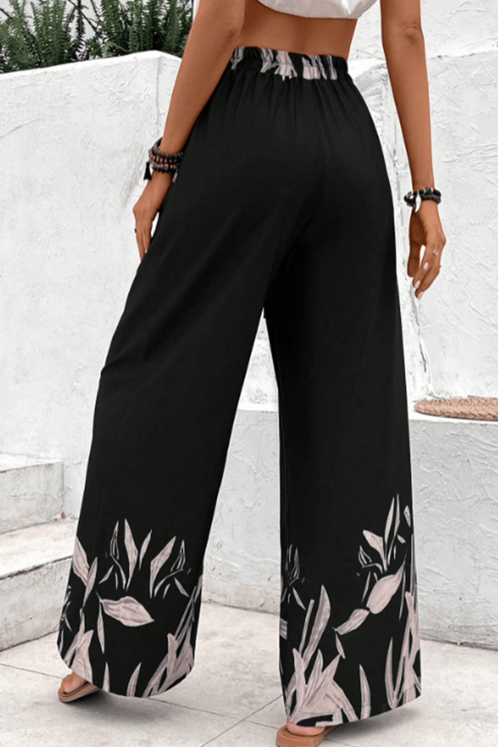 Drawstring High-Waist Relaxed Pants in Black