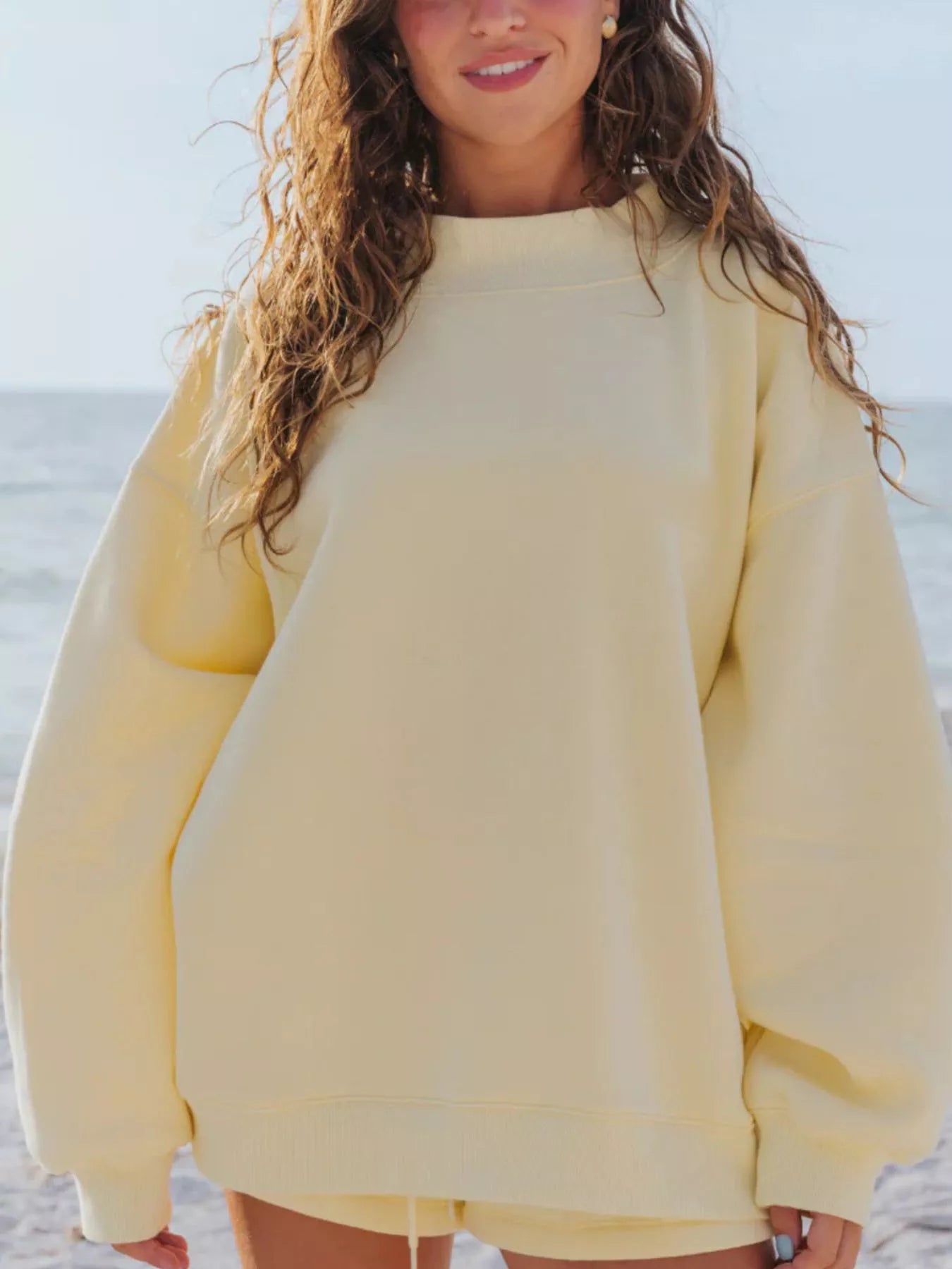 Relaxed Round-Neck Sweatshirt and Shorts Set