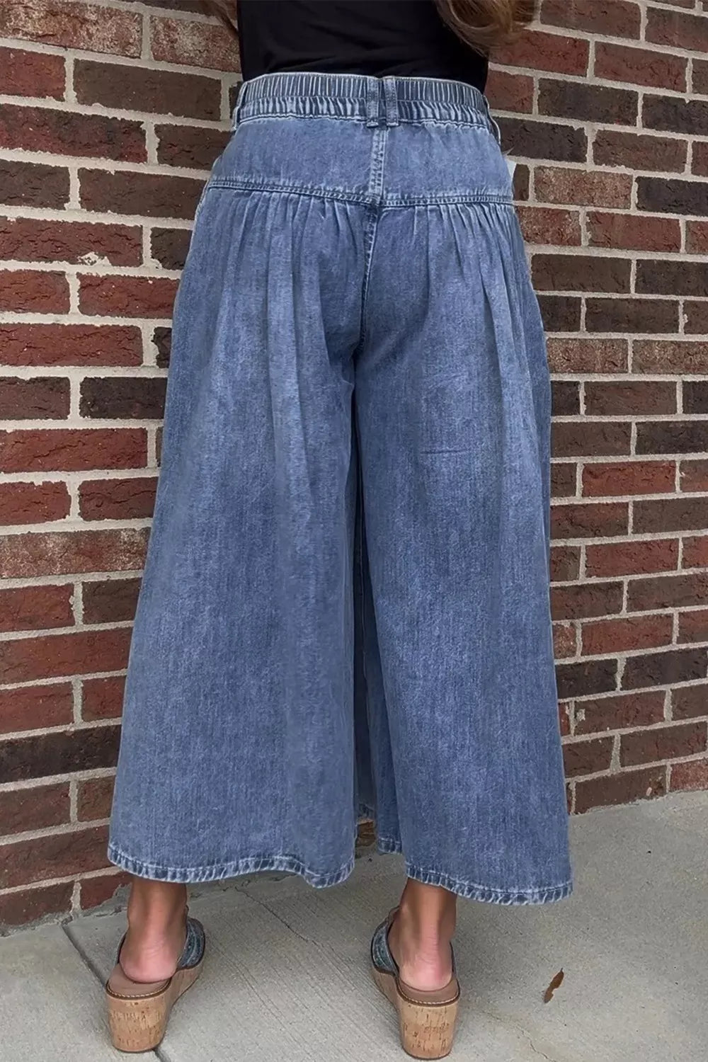 High-Waisted Wide Leg Jeans in Medium Wash