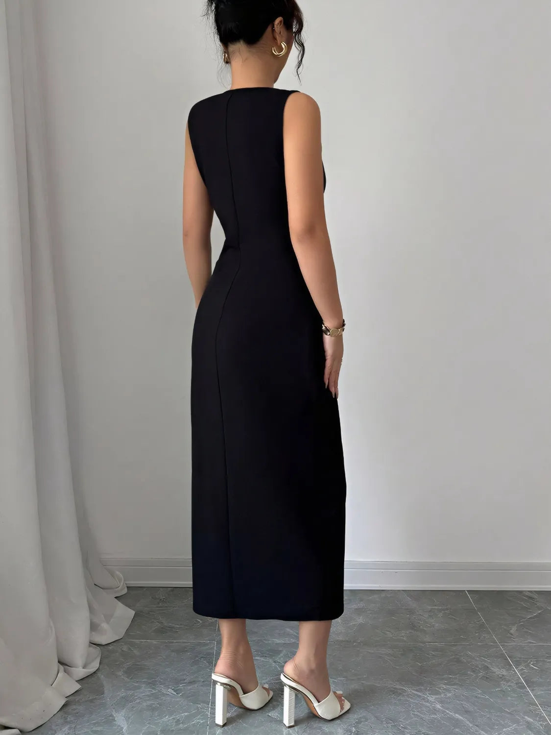 Round Neck Bow Slit Dress in Black