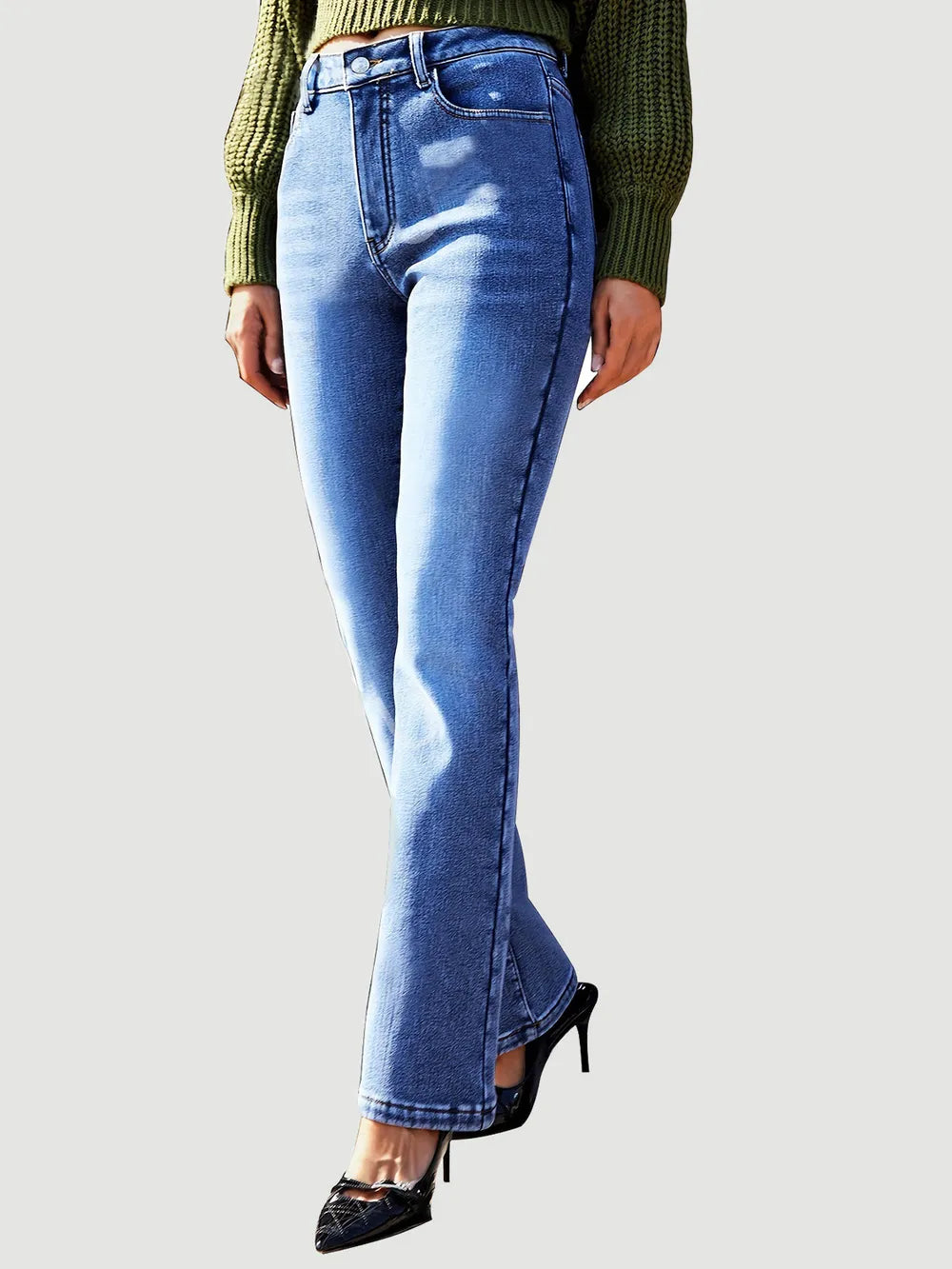 Straight Leg Jeans with Pockets in Medium Wash