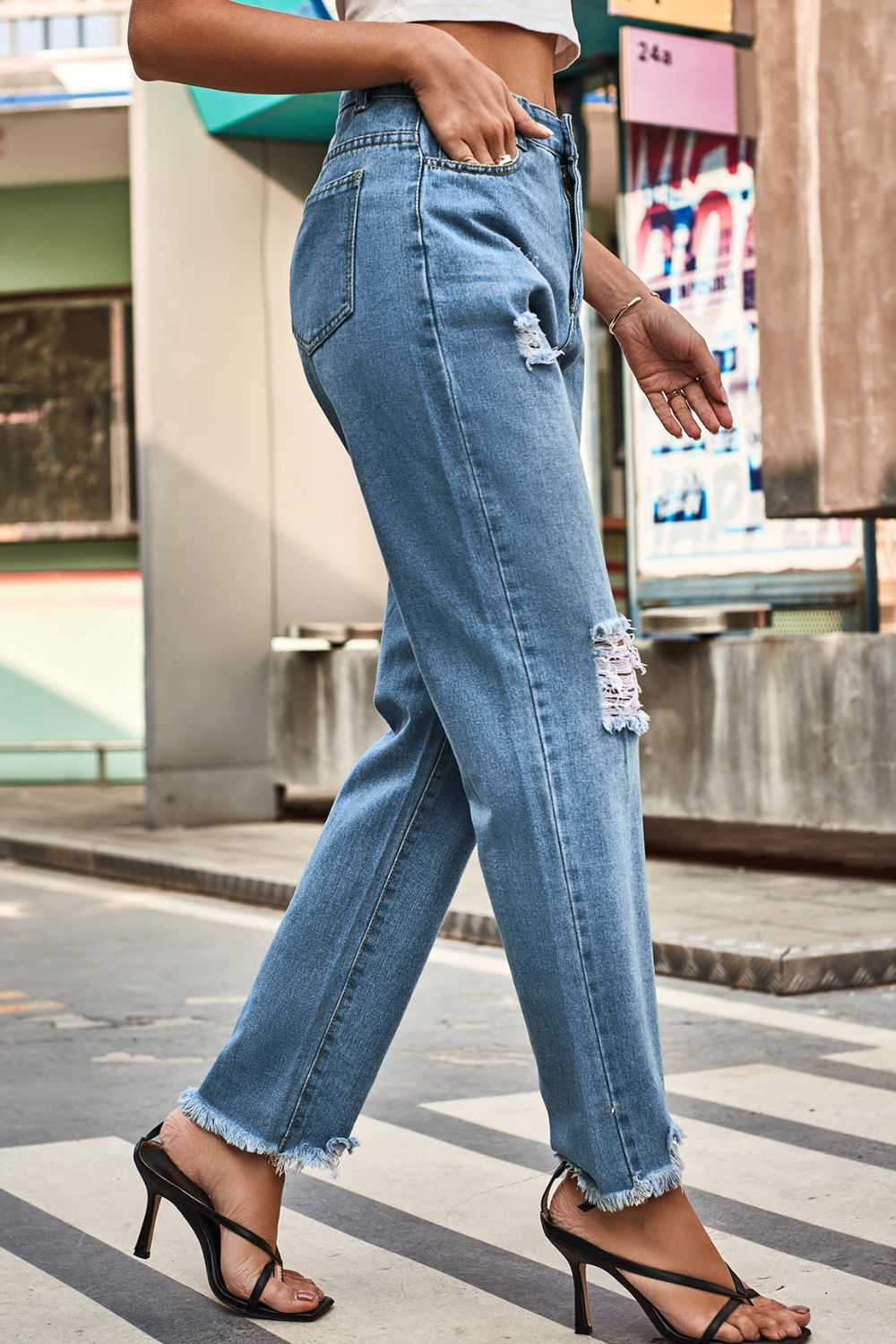 Distressed Loose Fit Denim Jeans by Manny