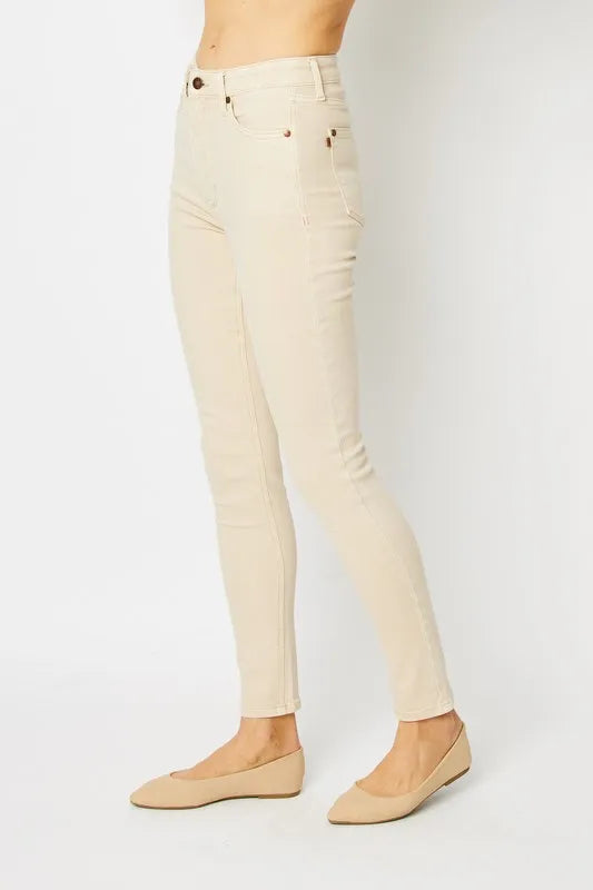 Judy Blue Garment Dyed Tummy Control Skinny Jeans in Bone