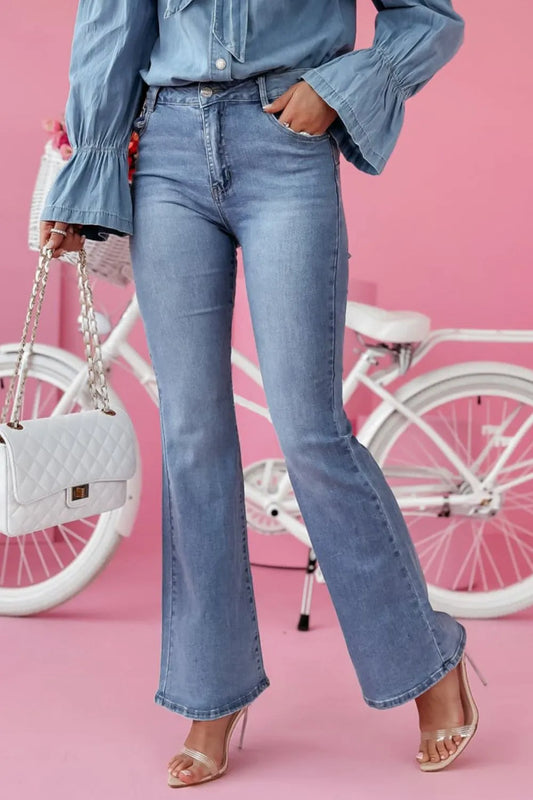 Bootcut Jeans in Light Wash