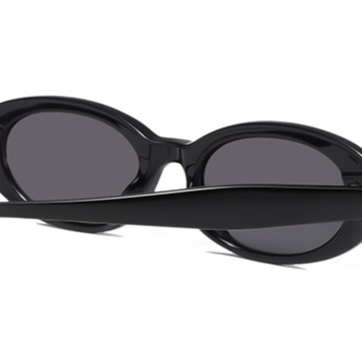 Ilussa Oval Sunglasses in black