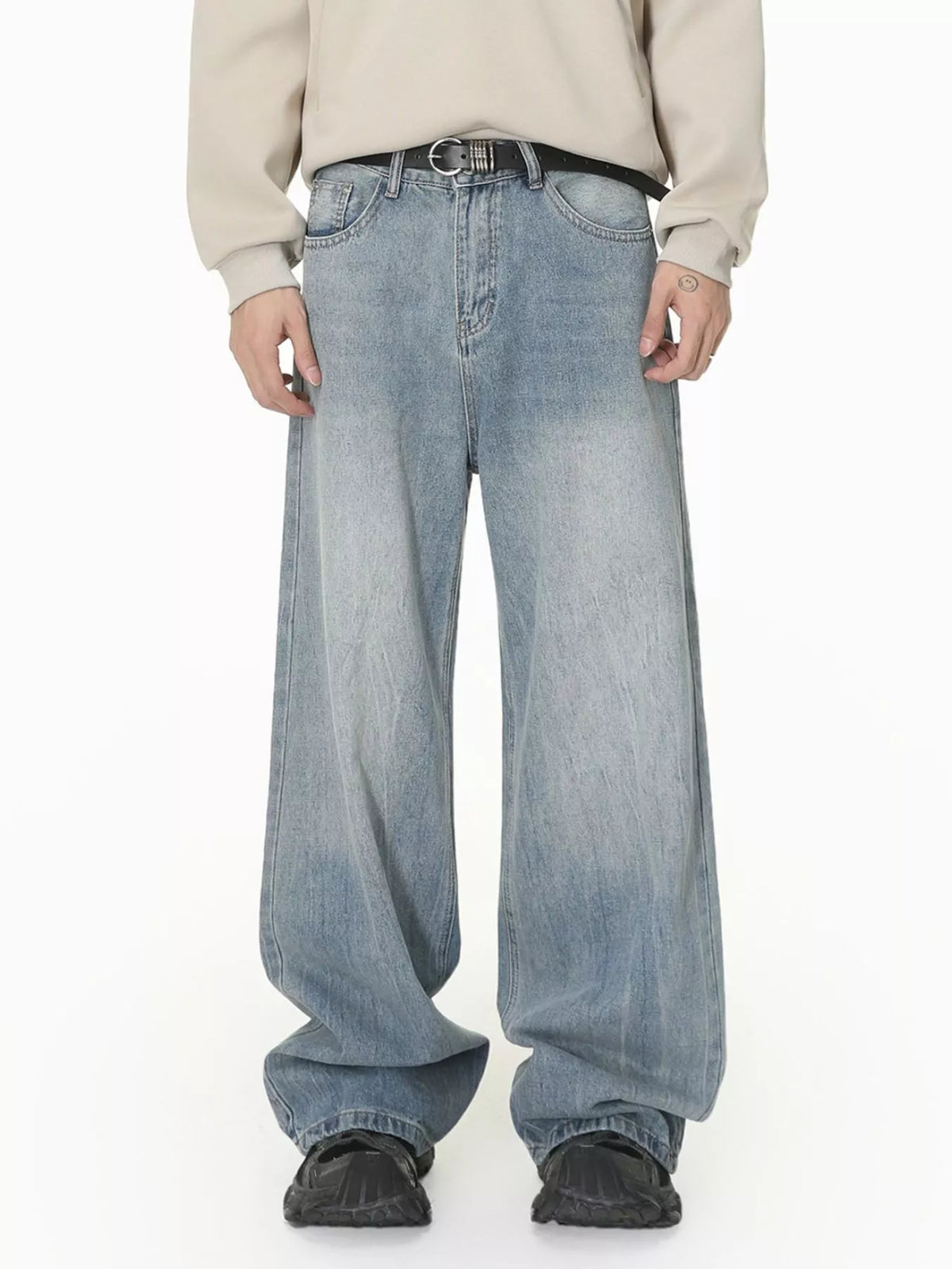 Loose Fit Washed Jeans in Light Blue by DashingTogs