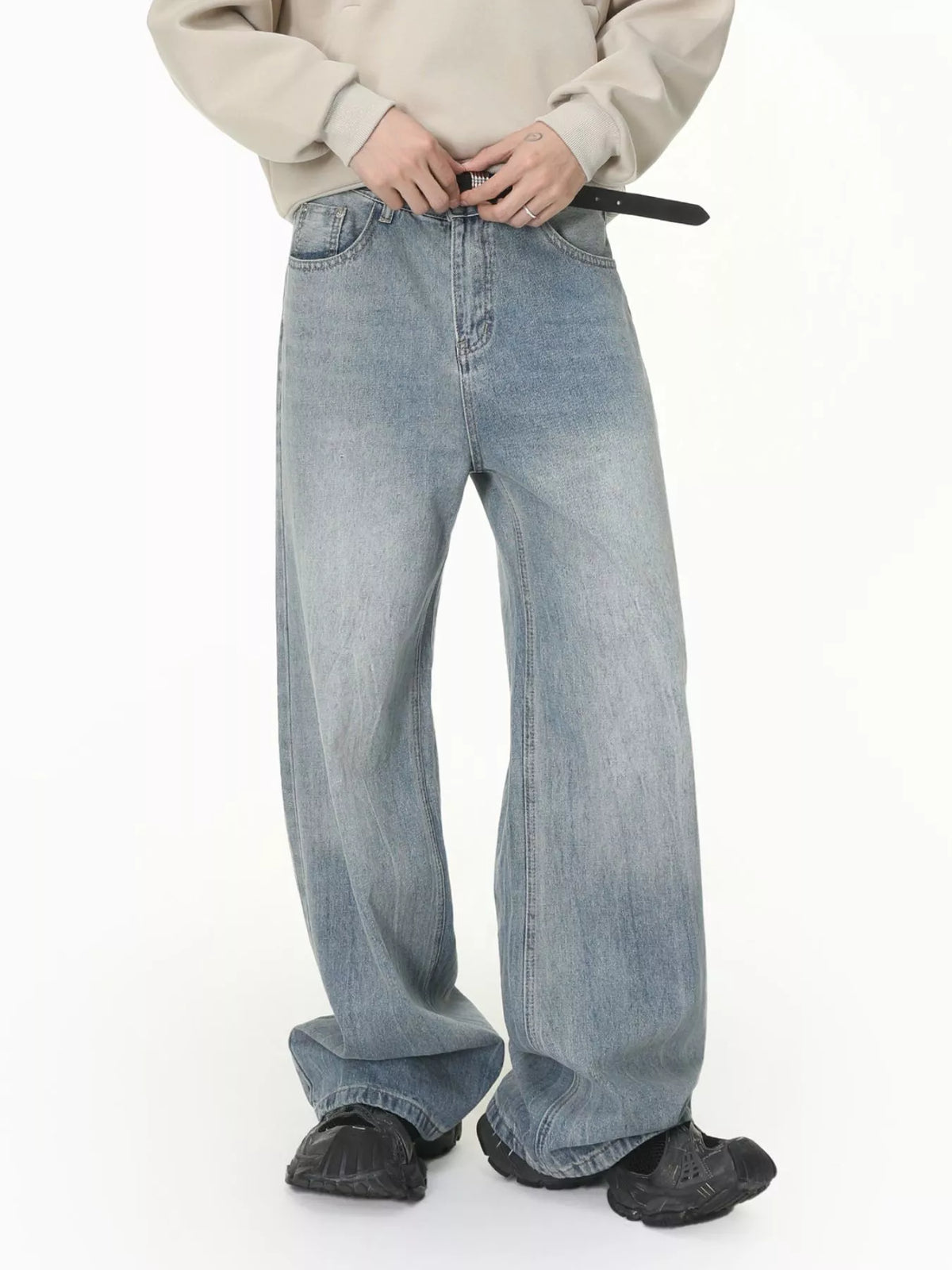 Loose Fit Washed Jeans in Light Blue by DashingTogs
