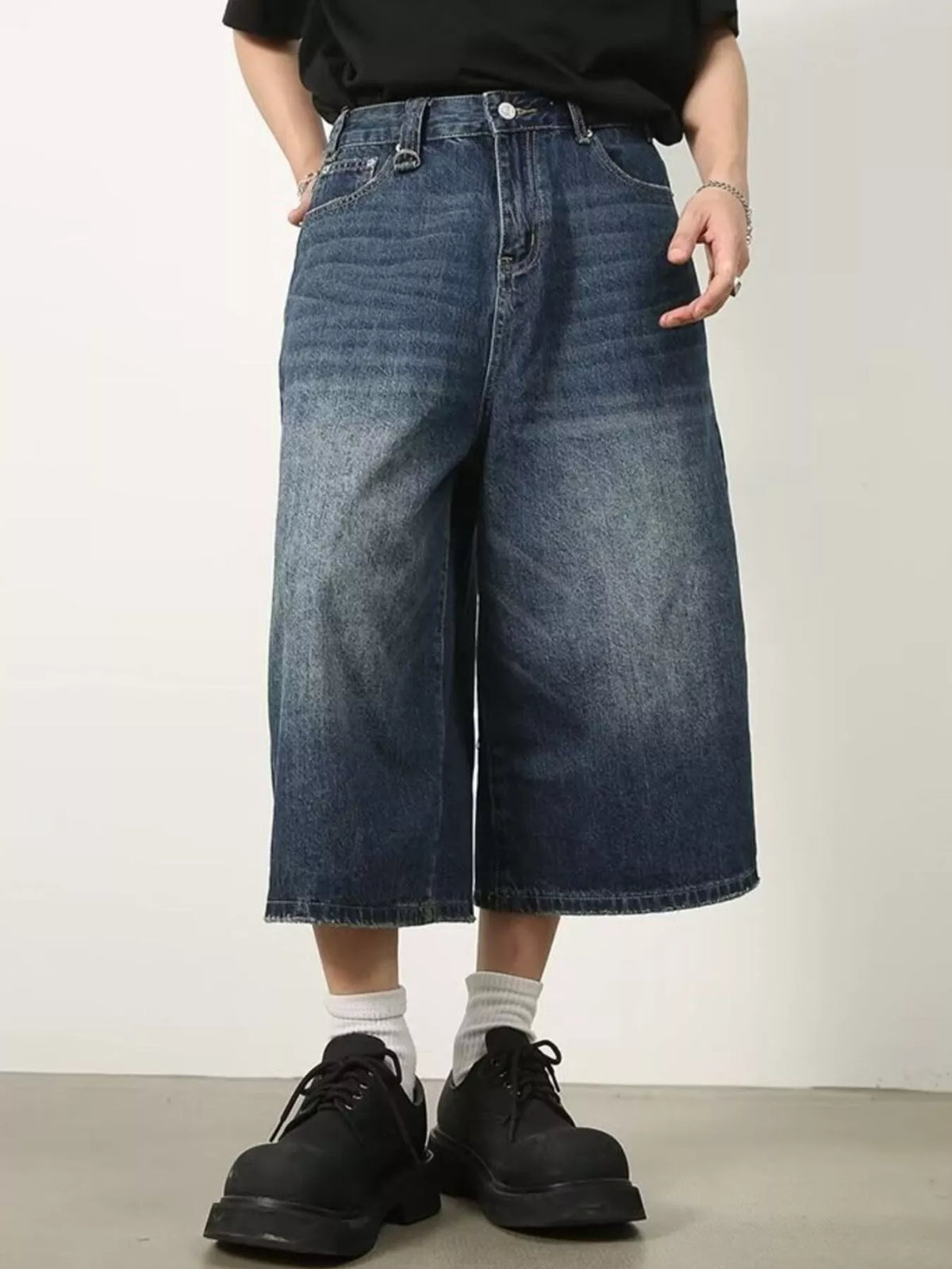Washed Wide Leg Cropped Jeans in Dark Blue