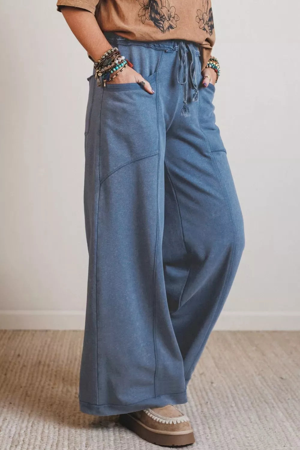 Relaxed Fit Drawstring Jeans in Medium Wash