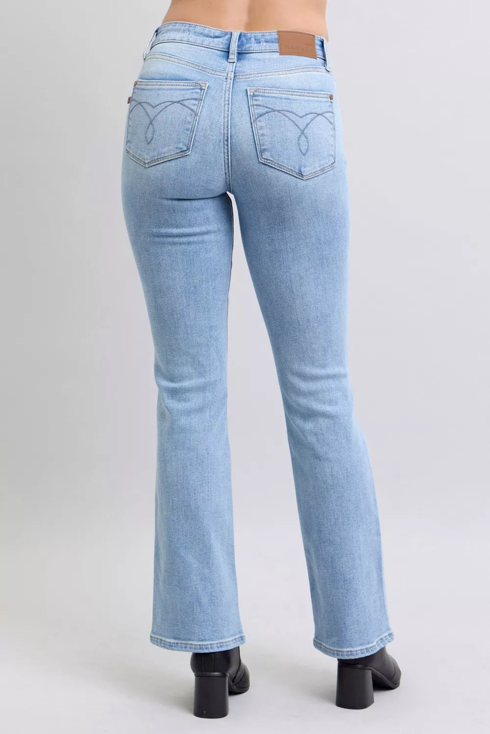 Judy Blue Mid Rise Thermal Bootcut Jeans in Light Wash in Lt