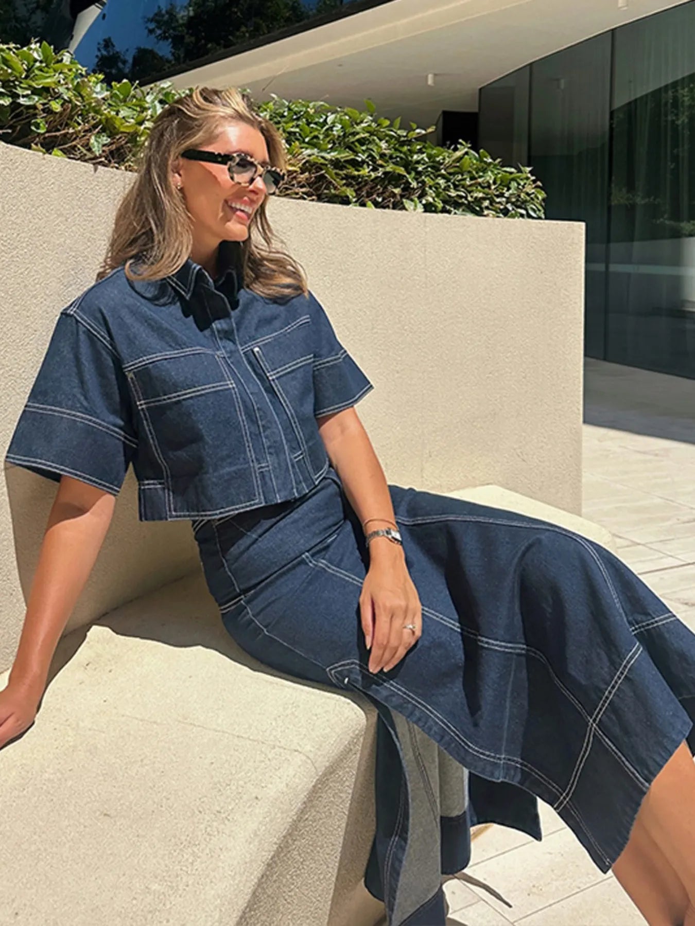 Cropped Contrast-Stitch Denim Top in Dark Wash
