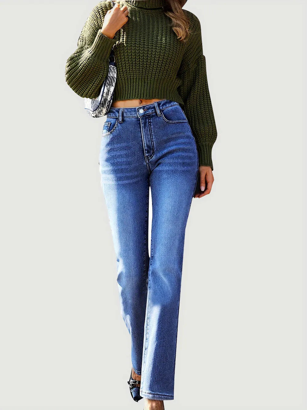 Straight Leg Jeans with Pockets in Medium Wash