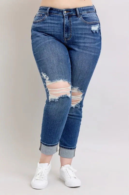 Judy Blue Distressed Boyfriend Jeans in Dark Wash in Dk