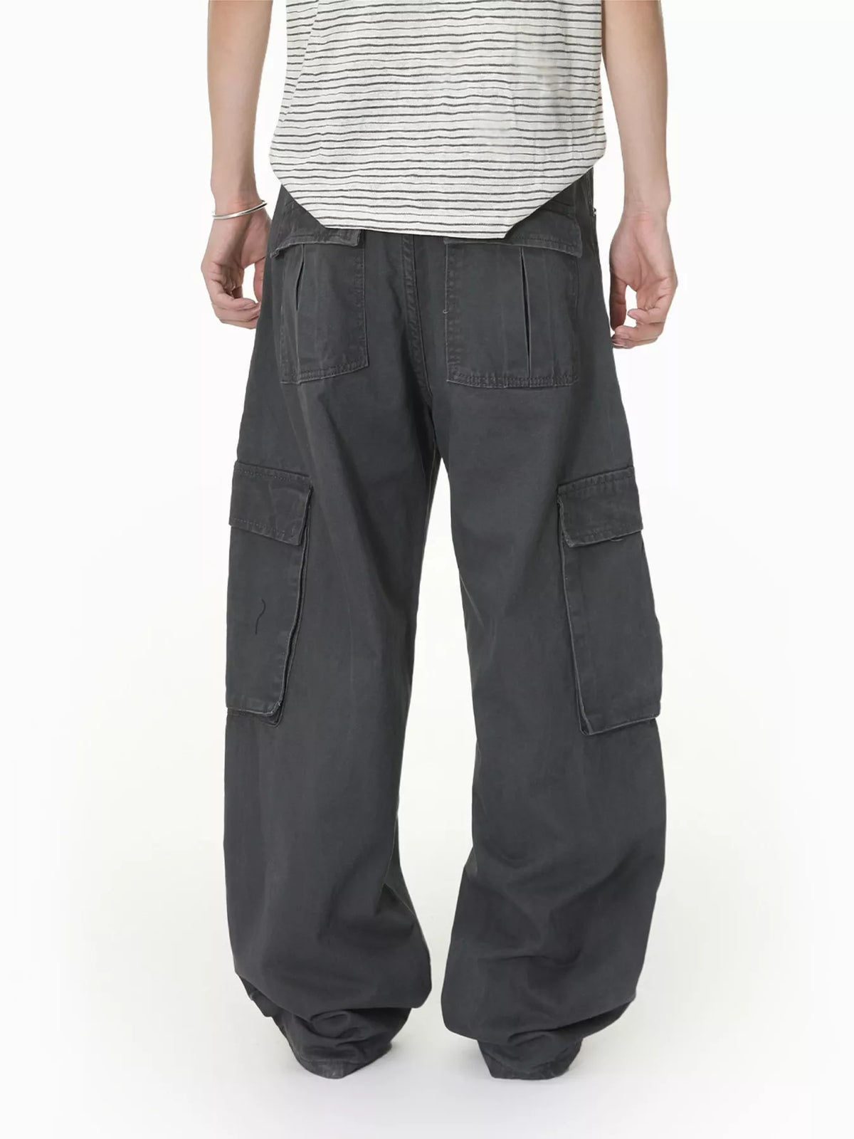 Loose-Fit Cargo Jeans by DashingTogs