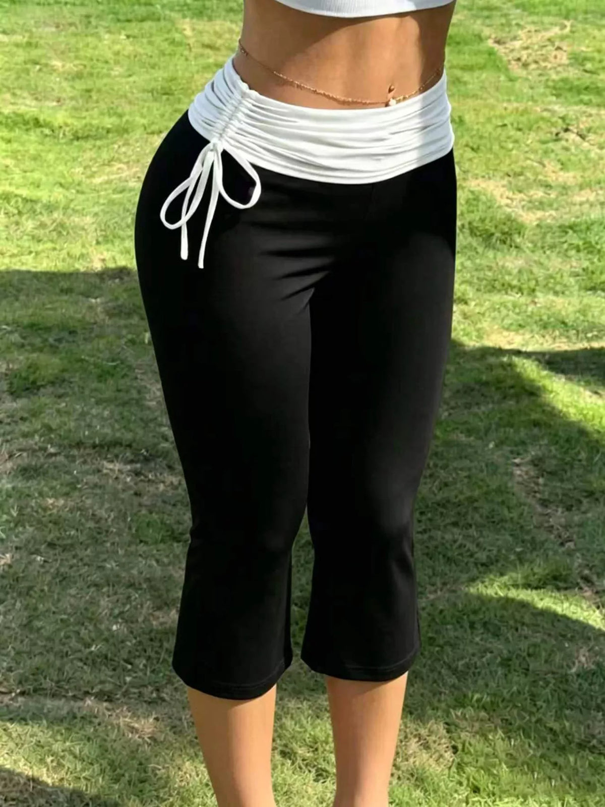 High-Waisted Ruched Drawstring Capri Pants in Black
