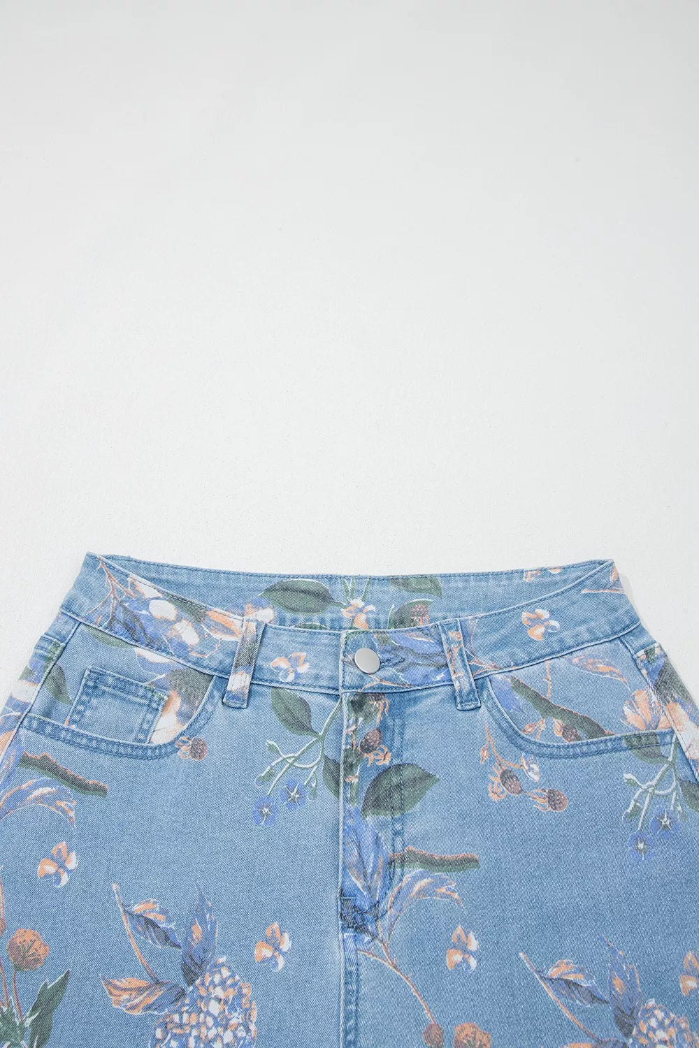 Floral Print Wide-Leg Jeans in Medium